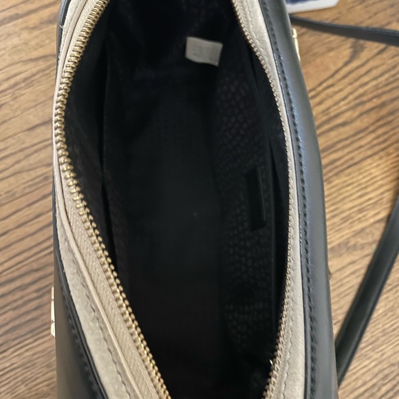 Kate Spade Black and Tan leather Purse Parker Street Collection - Picture 10 of 16